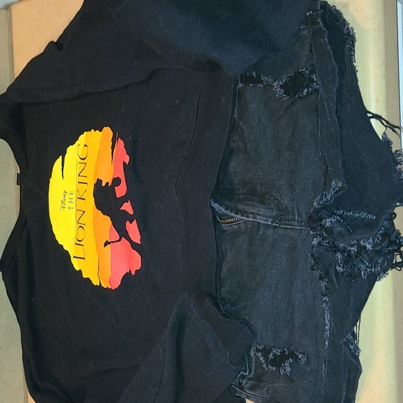 Lion king pullover and black denim shorts ♥ - Picture 3 of 8